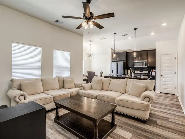 Photo 5 — 305 Pergola Street, Yukon, OK 73099