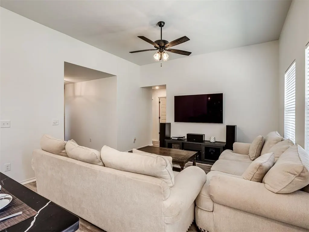 Photo 6 — 305 Pergola Street, Yukon, OK 73099