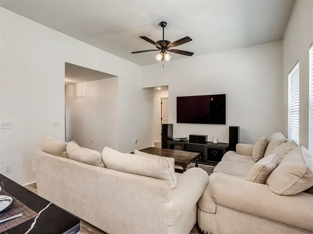 Photo 6 — 305 Pergola Street, Yukon, OK 73099
