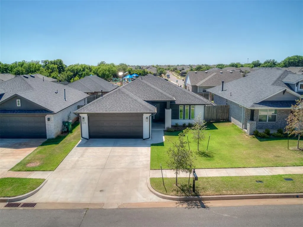 Front exterior — 305 Pergola Street, Yukon, OK 73099