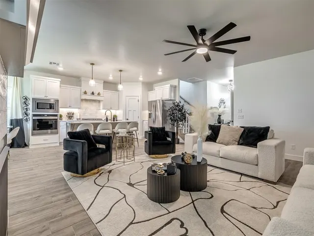 Photo 2 — 101 Carlow Way, Yukon, OK 73099