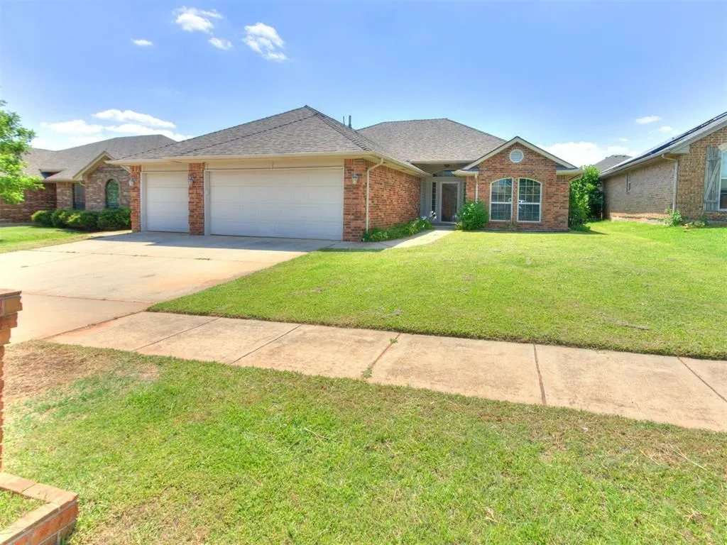 Photo 3 — 9217 Crooked Creek Lane, Oklahoma City, OK 73160