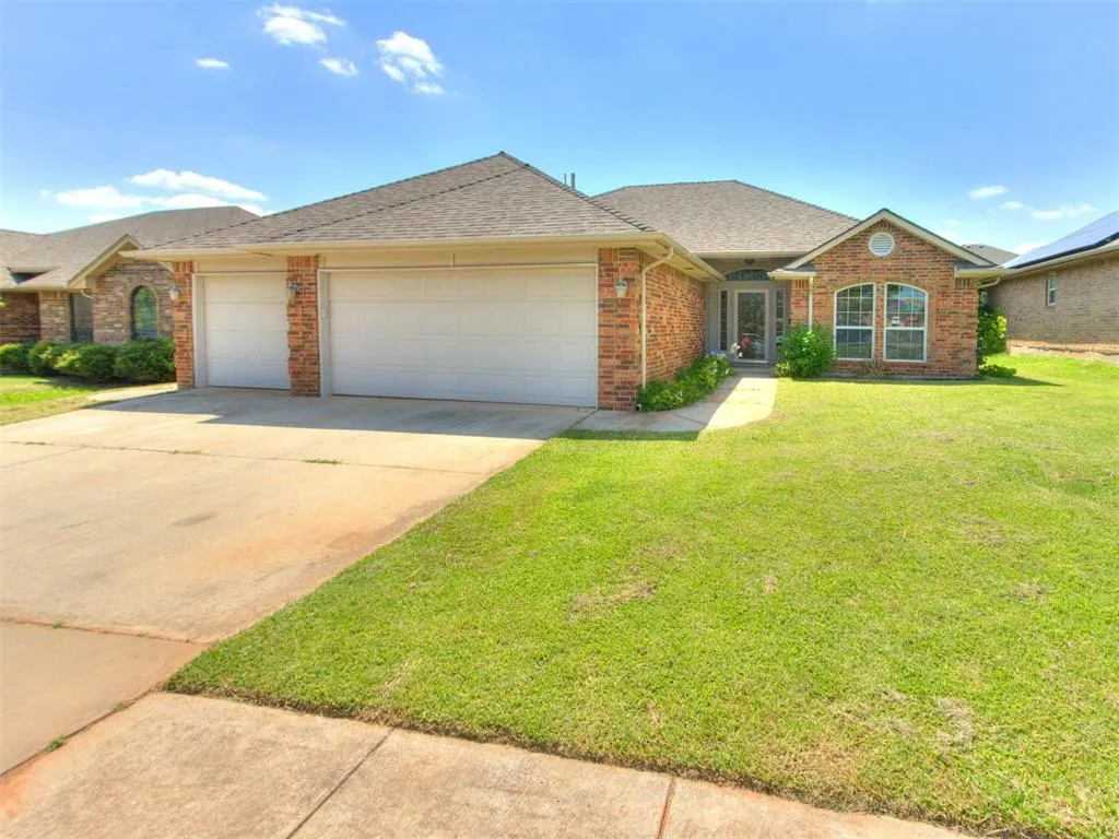 Photo 4 — 9217 Crooked Creek Lane, Oklahoma City, OK 73160