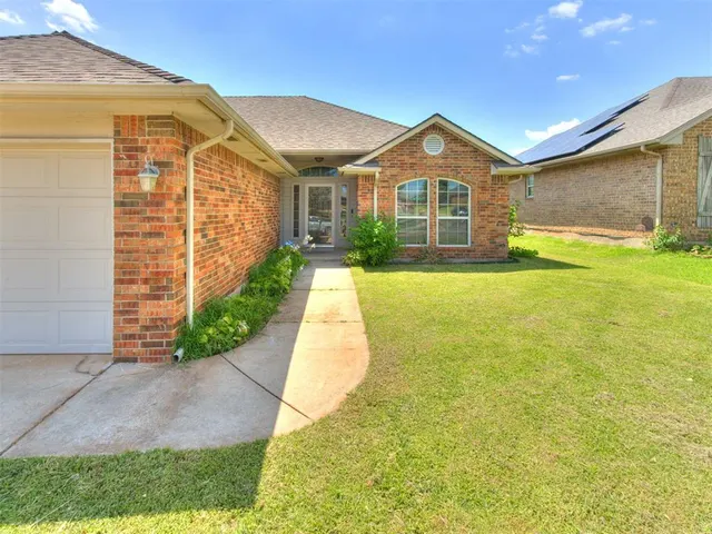 Photo 5 — 9217 Crooked Creek Lane, Oklahoma City, OK 73160