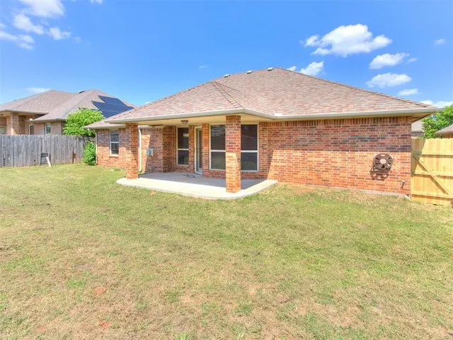 Photo 6 — 9217 Crooked Creek Lane, Oklahoma City, OK 73160