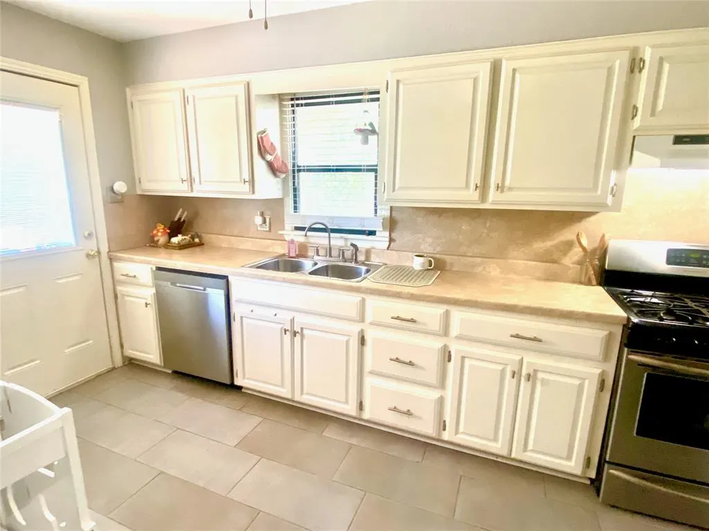 Photo 14 — 1816 Churchill Way, The Village, OK 73120