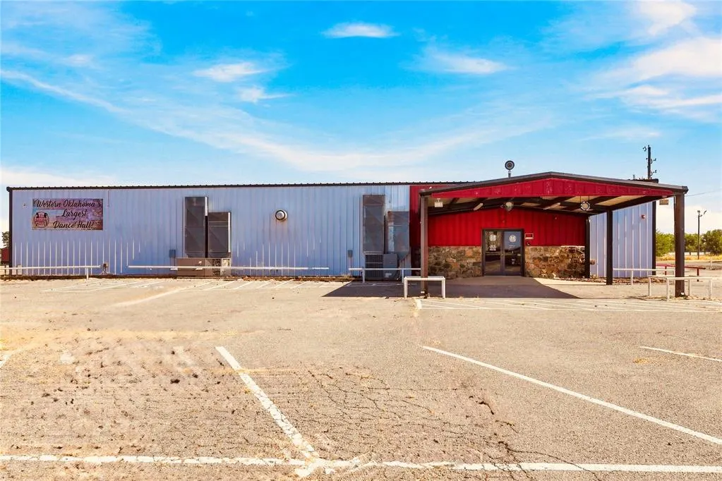 Front exterior — 2707 E 66 Highway, Elk City, OK 73644