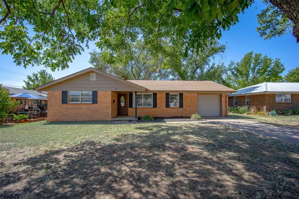 Front exterior — 403 Garrett Avenue, Lindsay, OK 73052