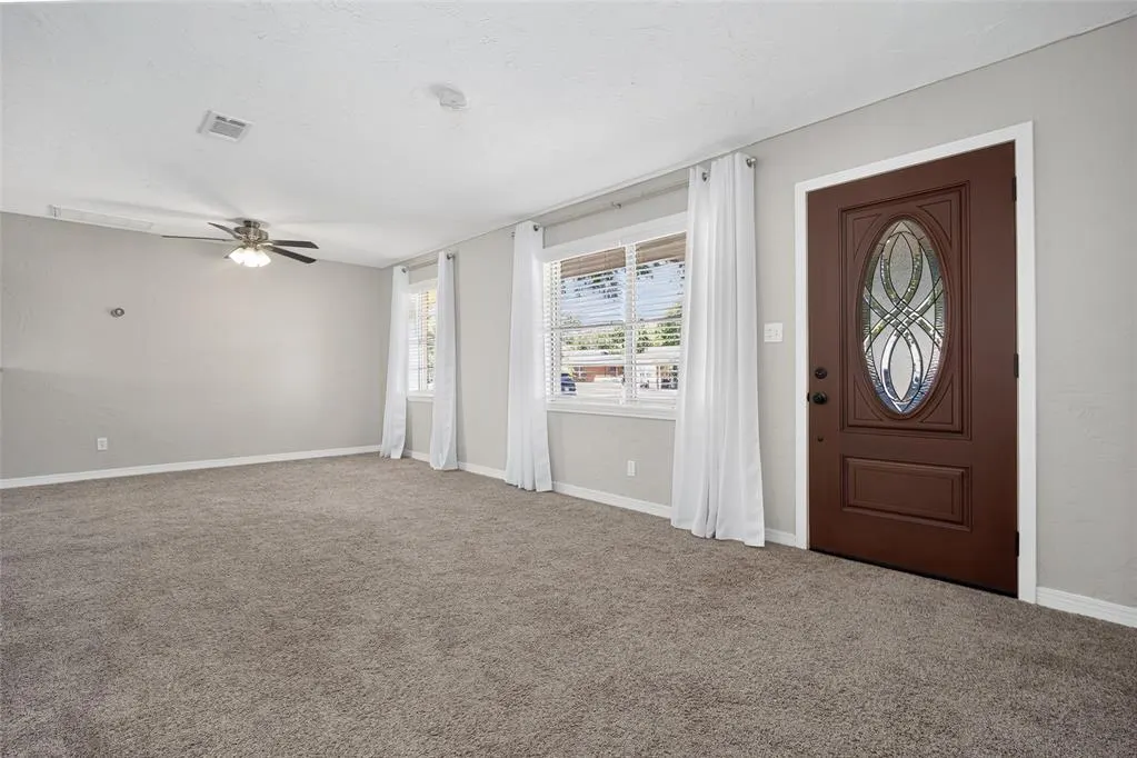 Photo 14 — 403 Garrett Avenue, Lindsay, OK 73052