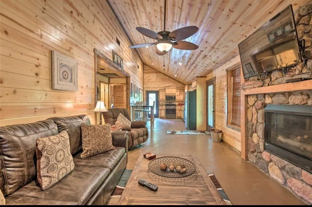 Front exterior — 35 Triggerfish Road, Broken Bow, OK 74728
