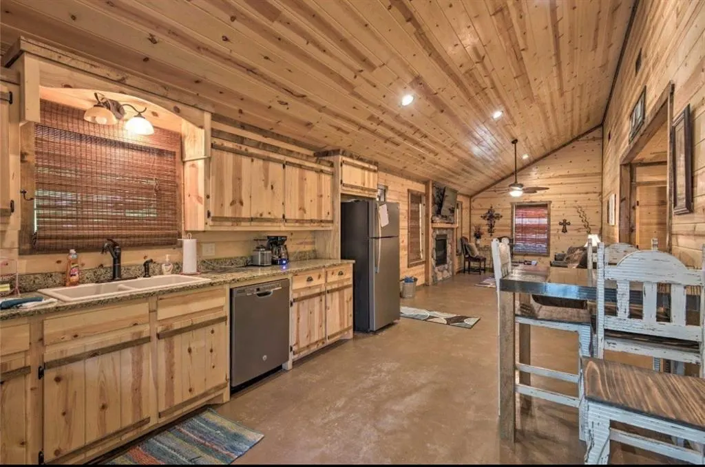 Photo 4 — 35 Triggerfish Road, Broken Bow, OK 74728