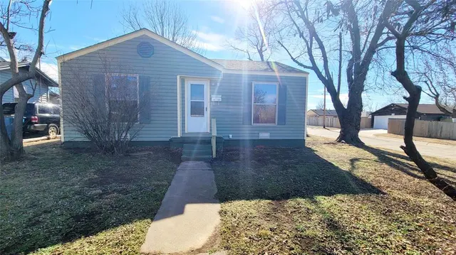 Front exterior — 300 E Kittyhawk Drive, Midwest City, OK 73110