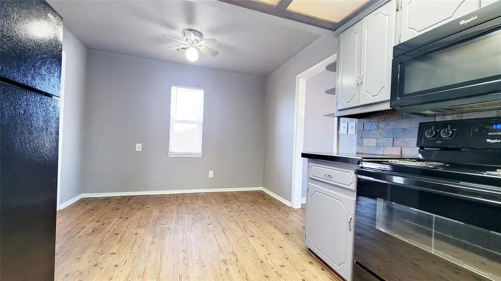 Photo 7 — 300 E Kittyhawk Drive, Midwest City, OK 73110
