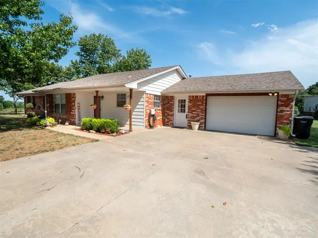 Photo 3 — 34210 Independence Street, Shawnee, OK 74804