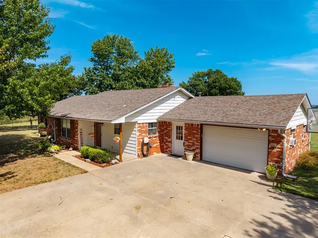 Photo 2 — 34210 Independence Street, Shawnee, OK 74804