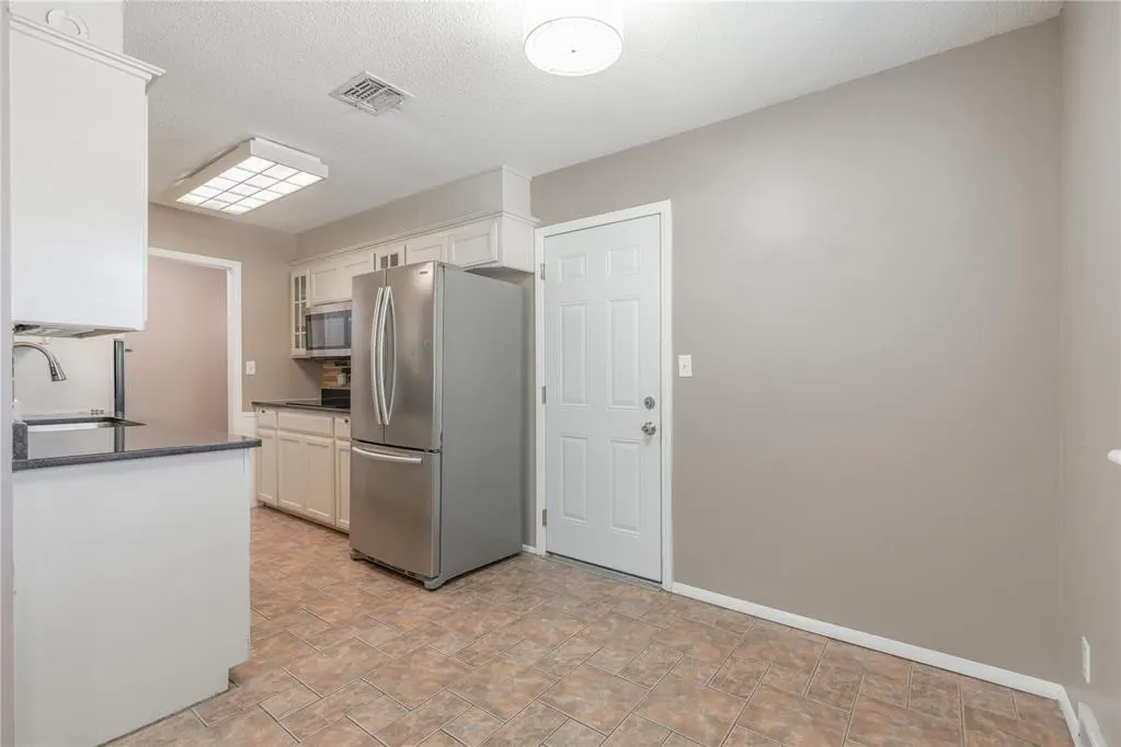 Photo 6 — 5701 NW 58th Street, Warr Acres, OK 73122