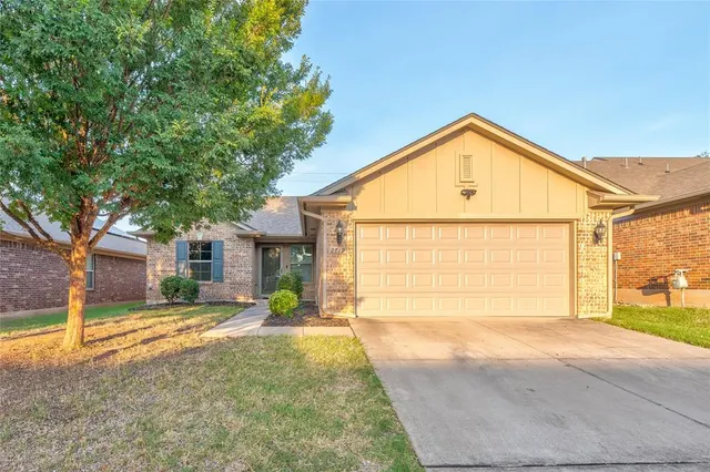 Front exterior — 2719 Sharpish Way, Norman, OK 73069