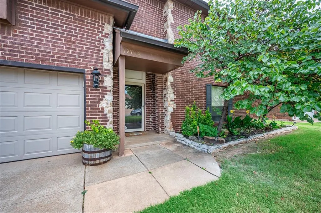 Front exterior — 19704 Harness Court, Edmond, OK 73012