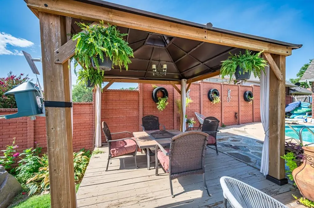 Photo 14 — 19704 Harness Court, Edmond, OK 73012