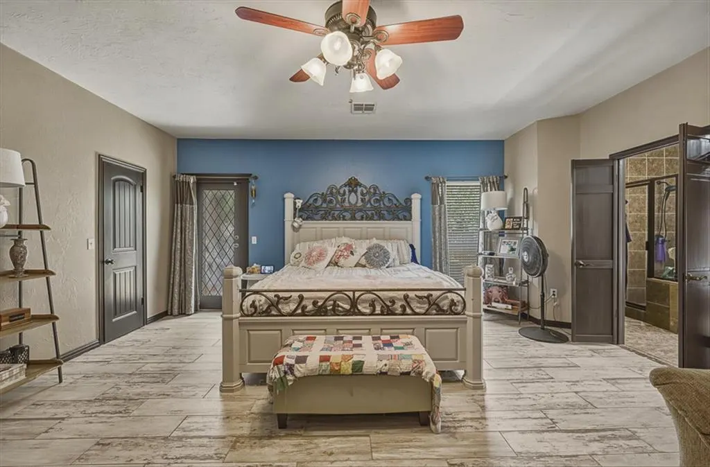 Photo 4 — 19704 Harness Court, Edmond, OK 73012