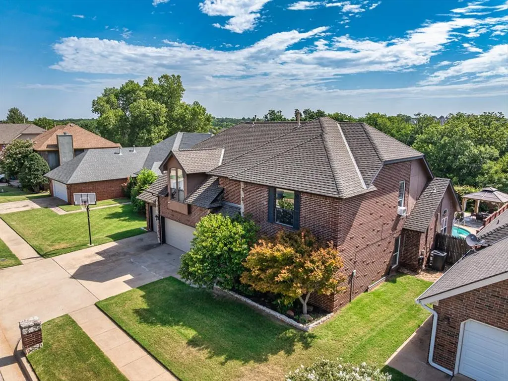 Photo 2 — 19704 Harness Court, Edmond, OK 73012