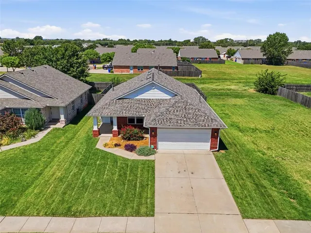Photo 4 — 2008 Frost Lane, Norman, OK 73071