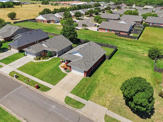 Photo 5 — 2008 Frost Lane, Norman, OK 73071