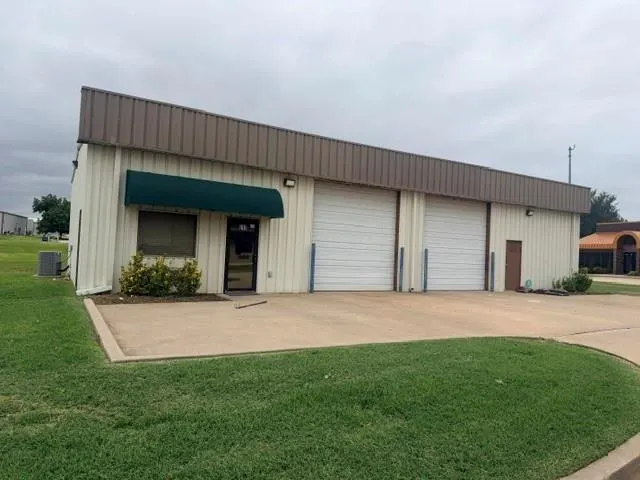 Front exterior — 511 Tower Circle, Moore, OK 73160