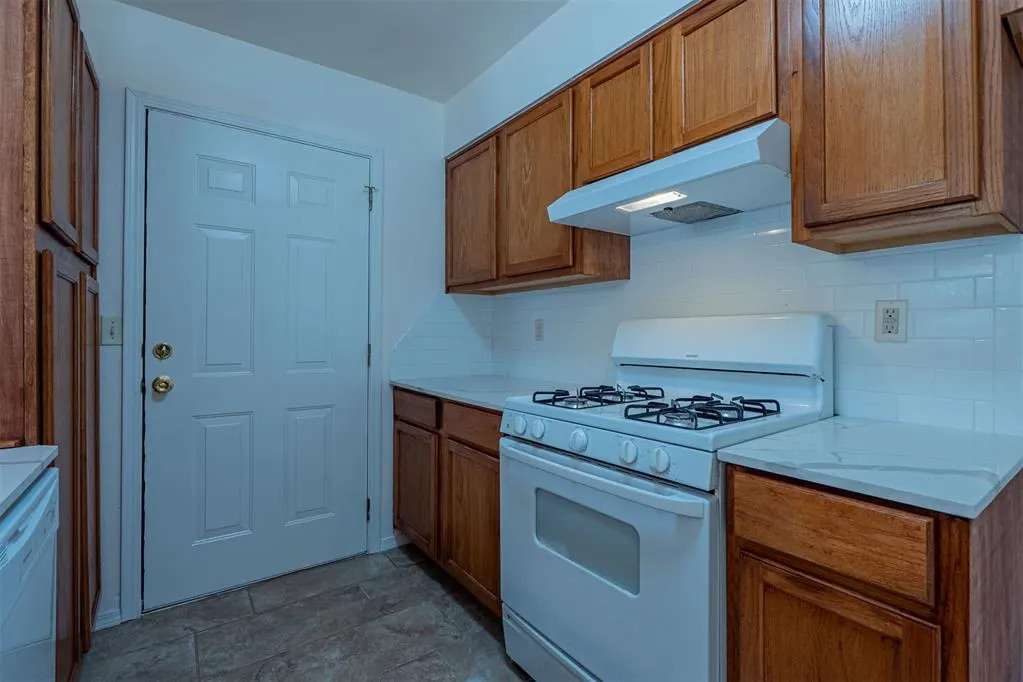 Photo 15 — 1601 NW 46th Street, Oklahoma City, OK 73118