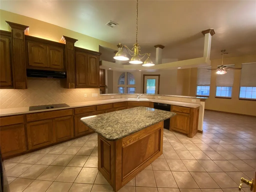 Photo 9 — 14912 W Jefferson Lane, Oklahoma City, OK 73134