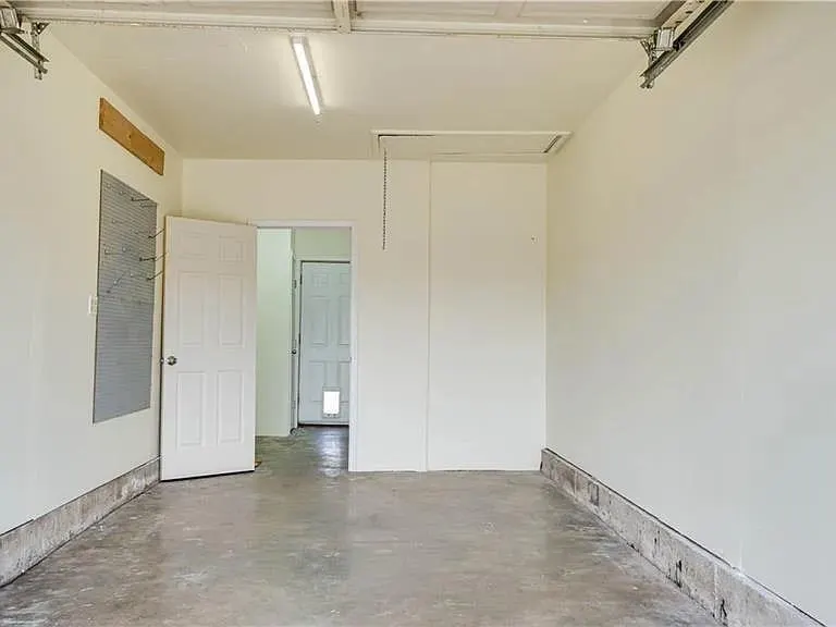 Photo 6 — 927 SW 1st Street, Oklahoma City, OK 73160