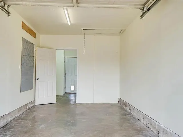 Photo 6 — 927 SW 1st Street, Oklahoma City, OK 73160