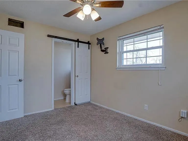Photo 4 — 927 SW 1st Street, Oklahoma City, OK 73160