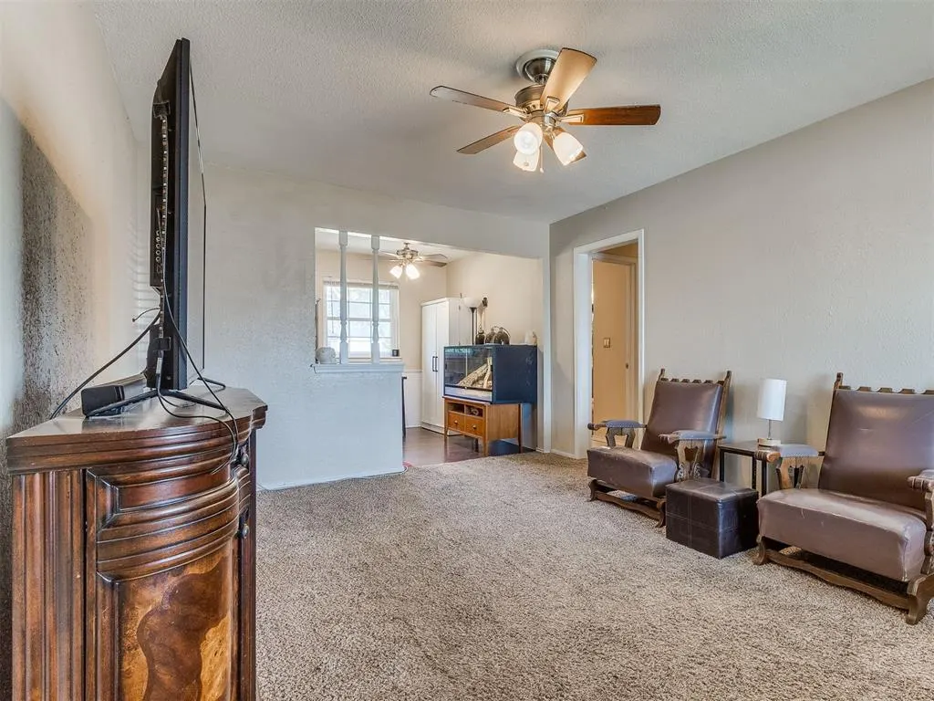 Photo 2 — 927 SW 1st Street, Oklahoma City, OK 73160