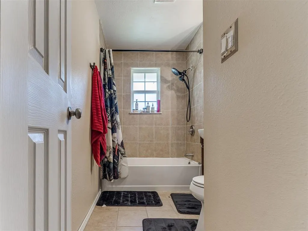 Photo 7 — 927 SW 1st Street, Oklahoma City, OK 73160
