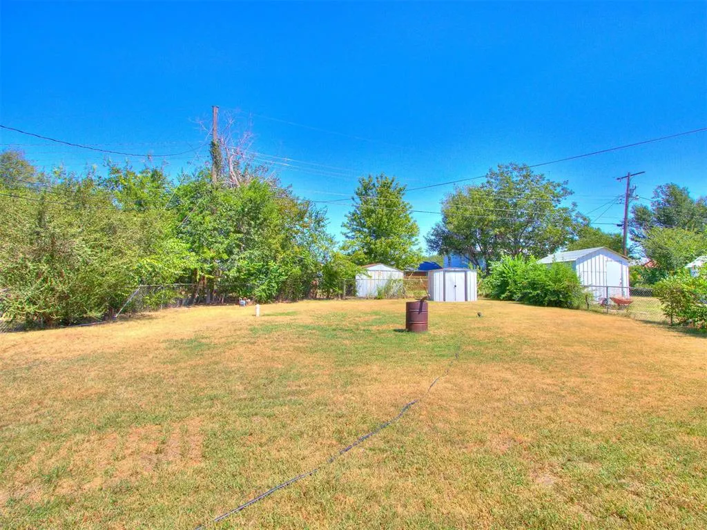 Photo 16 — 927 SW 1st Street, Oklahoma City, OK 73160