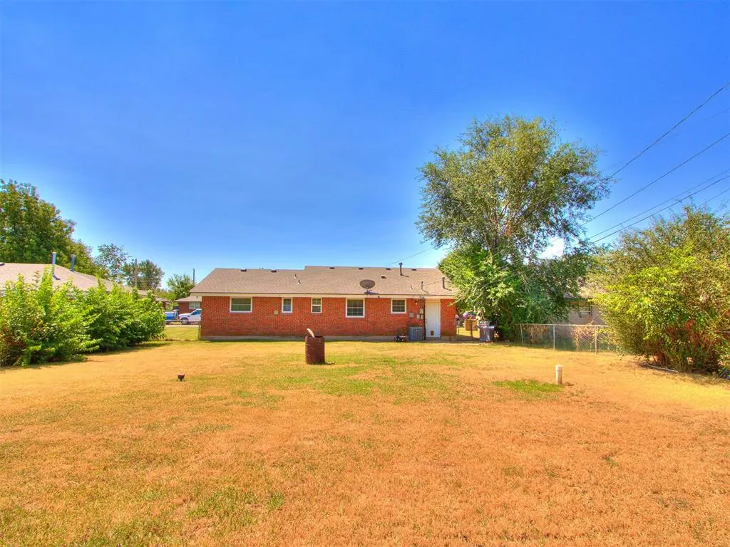 Photo 17 — 927 SW 1st Street, Oklahoma City, OK 73160