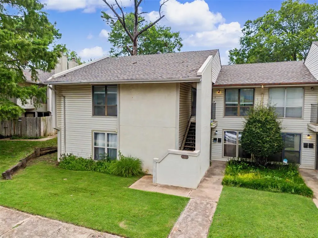 Front exterior — 833 Cardinal Creek Boulevard C, Norman, OK 73072