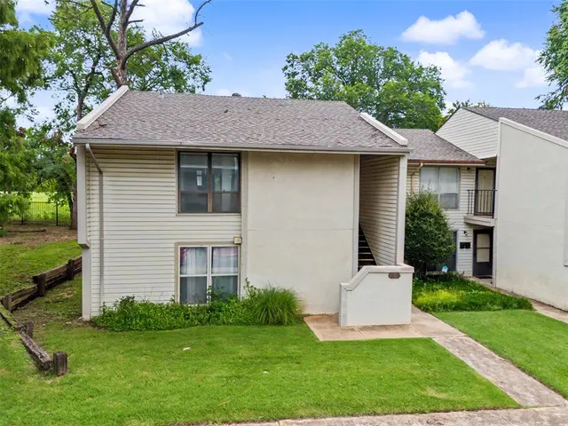 Photo 2 — 833 Cardinal Creek Boulevard C, Norman, OK 73072