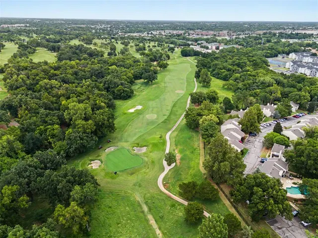 Photo 4 — 833 Cardinal Creek Boulevard C, Norman, OK 73072