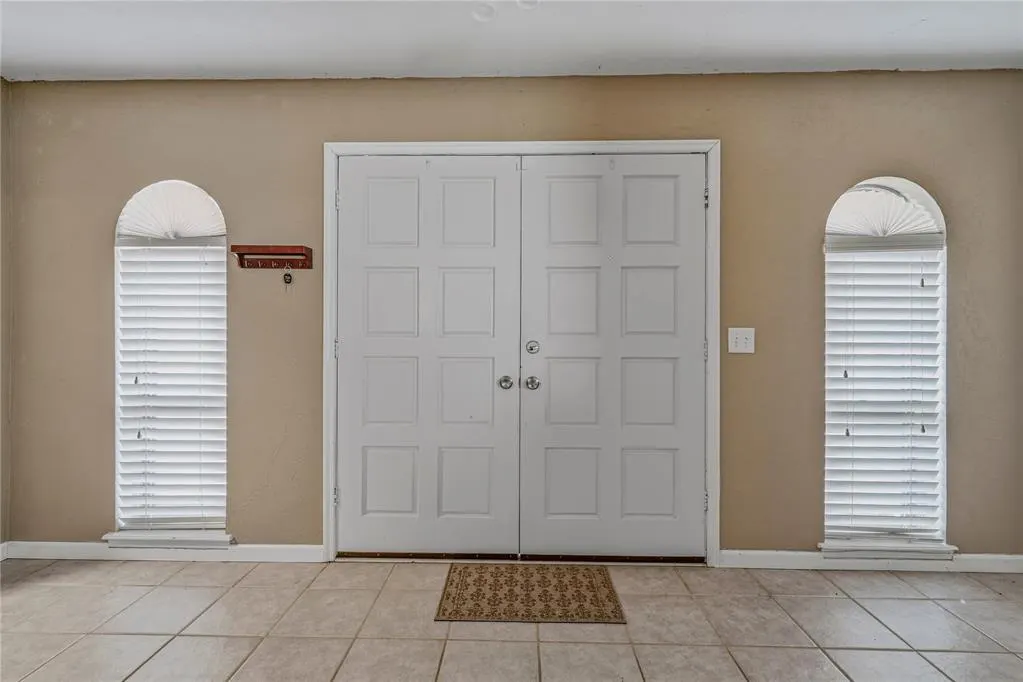 Photo 4 — 11917 Camelot Place, Oklahoma City, OK 73120