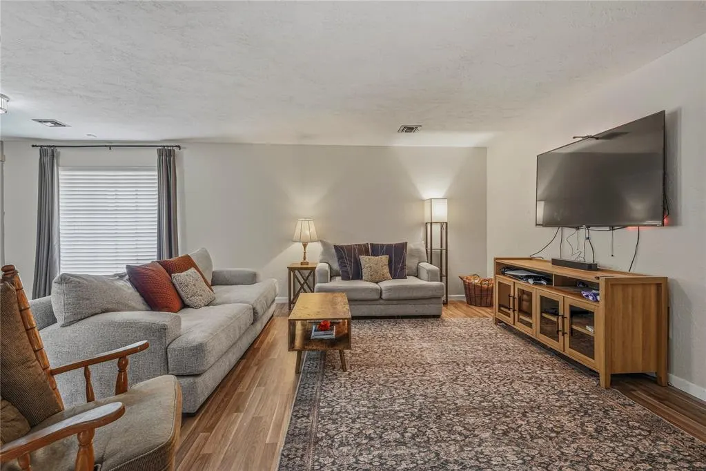 Photo 6 — 11917 Camelot Place, Oklahoma City, OK 73120