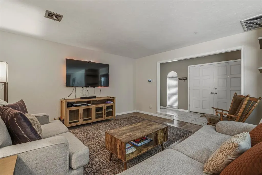 Photo 9 — 11917 Camelot Place, Oklahoma City, OK 73120
