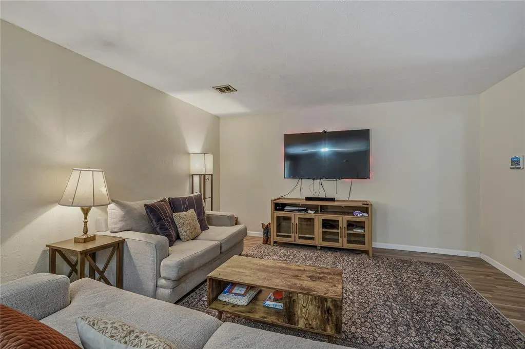 Photo 10 — 11917 Camelot Place, Oklahoma City, OK 73120