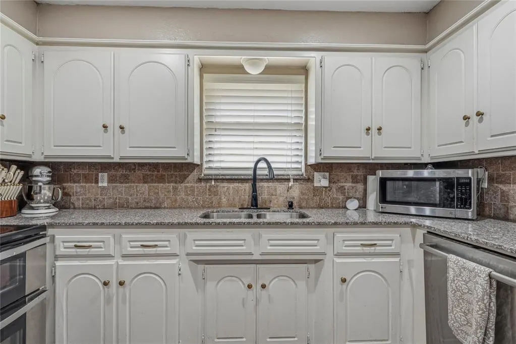 Photo 17 — 11917 Camelot Place, Oklahoma City, OK 73120