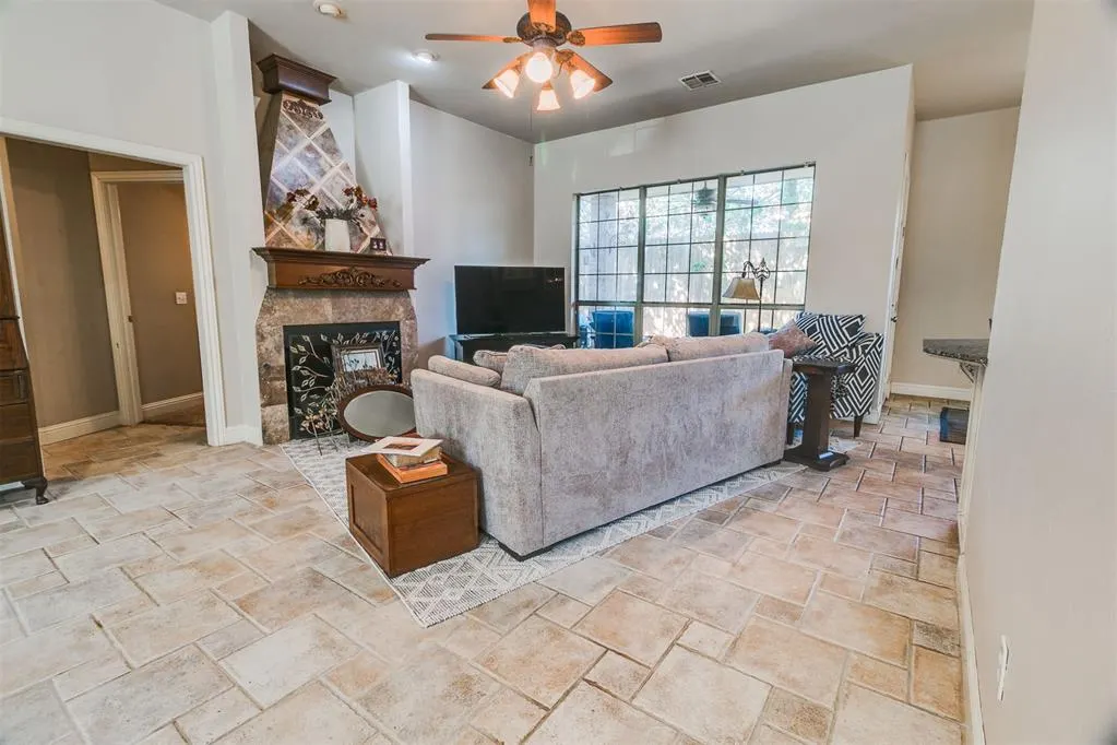 Photo 4 — 4517 Olde Village Circle, Edmond, OK 73013