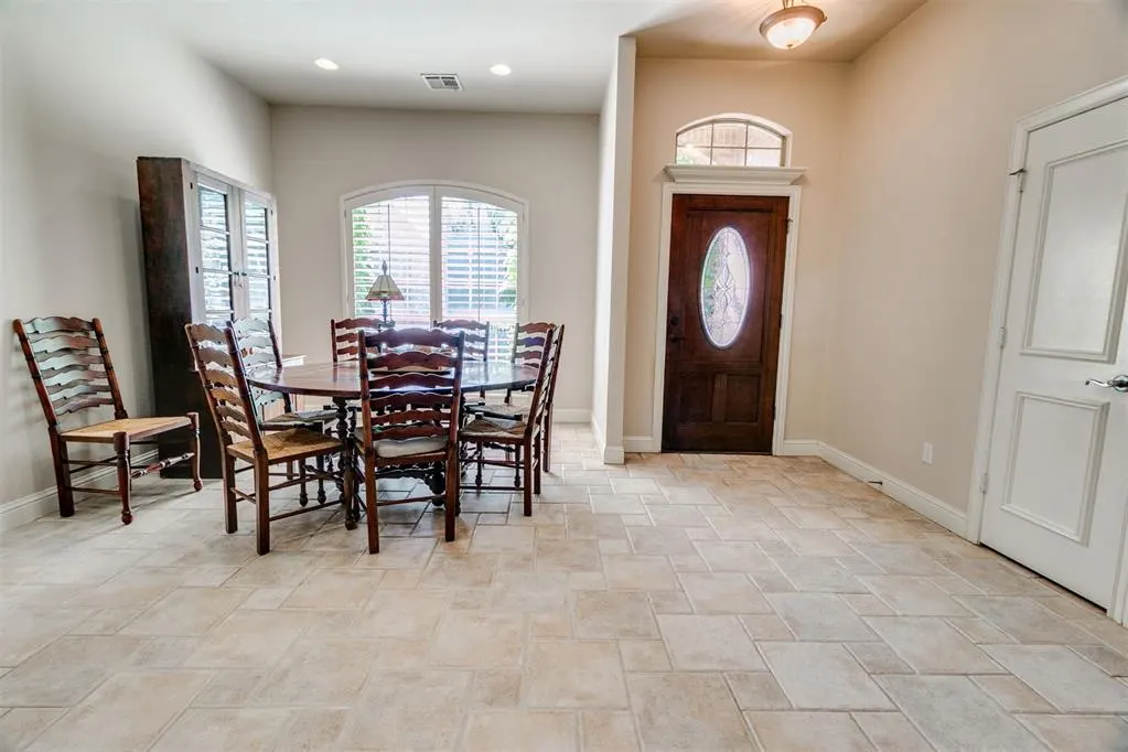 Photo 5 — 4517 Olde Village Circle, Edmond, OK 73013