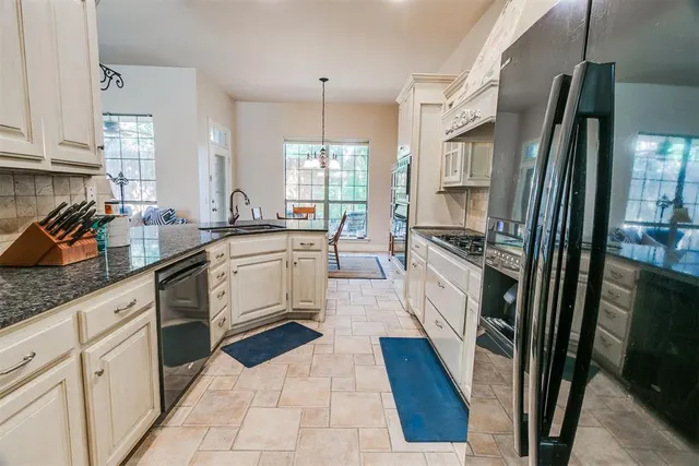 Photo 7 — 4517 Olde Village Circle, Edmond, OK 73013