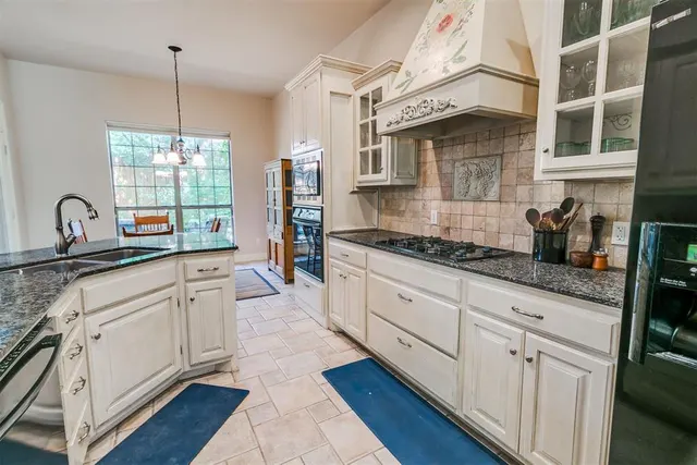Photo 8 — 4517 Olde Village Circle, Edmond, OK 73013