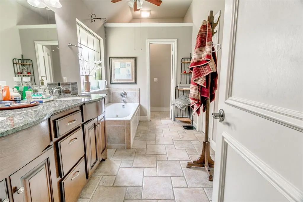 Photo 11 — 4517 Olde Village Circle, Edmond, OK 73013